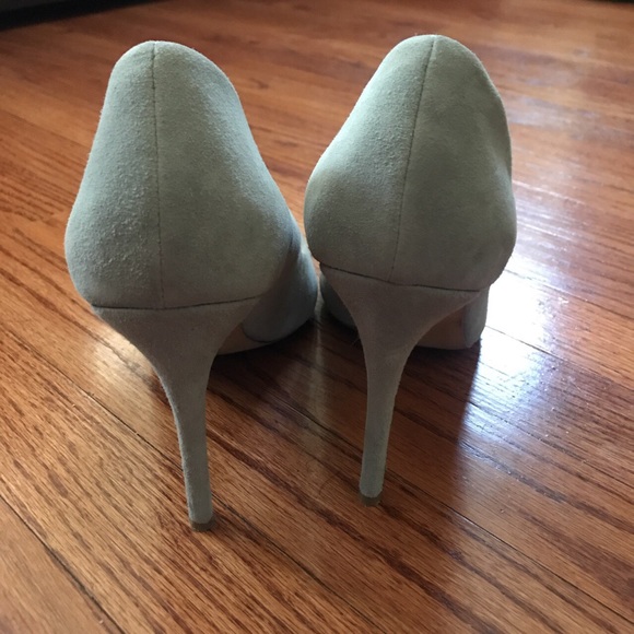 gray point toe heel - Picture 3 of 3